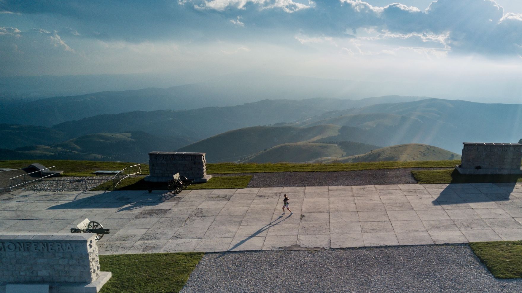 Il Sacrario militare di Cima Grappa al tramonto