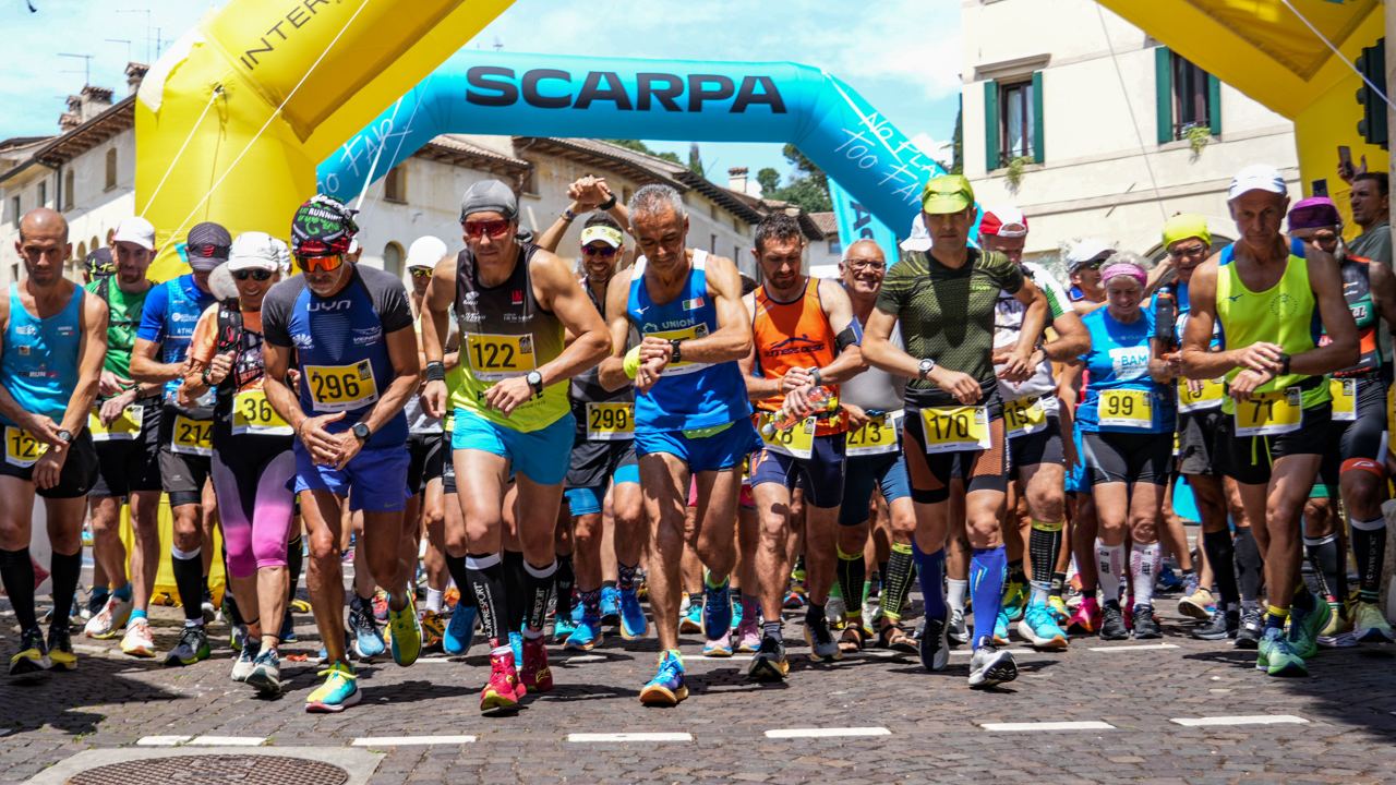 La partenza dell'Asolo 100 km dal centro di Asolo